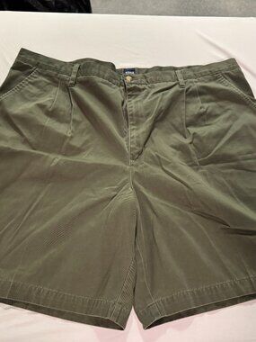 Basic Editions shorts pleated 46 Green, 100% cotton. Very good condition